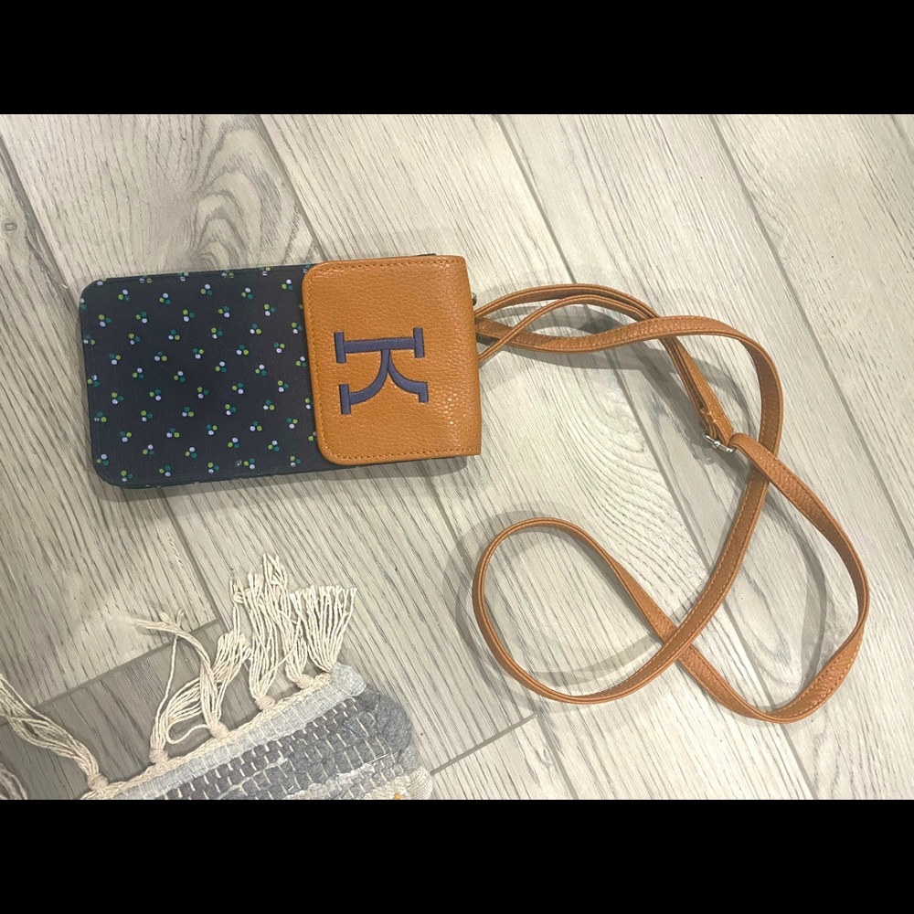 Thirty-One Tri Dot Call Me Crossbody